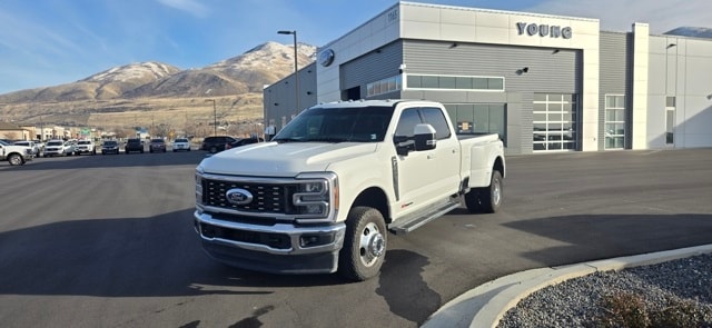 2023 Ford F-350 Super Duty Lariat's photo