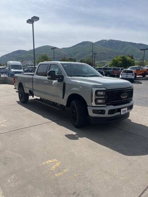 2025 Ford F-350 photo 3