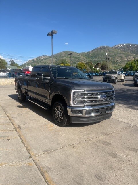 2025 Ford F-350 Lariat photo 3