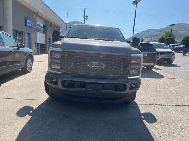 2025 Ford F-350 photo 2