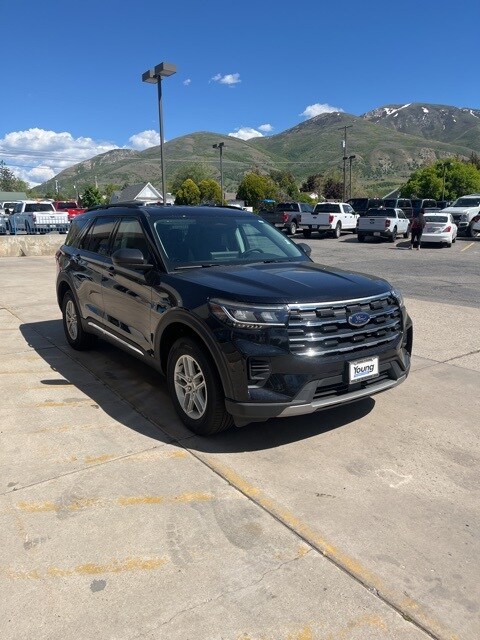 2025 Ford Explorer photo 3
