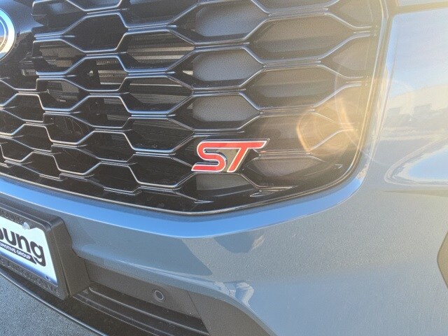 2025 Ford Explorer ST photo 3