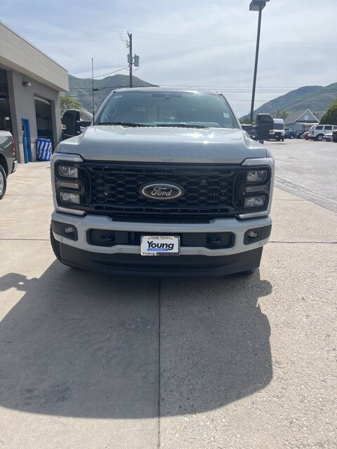 2025 Ford F-350 photo 2