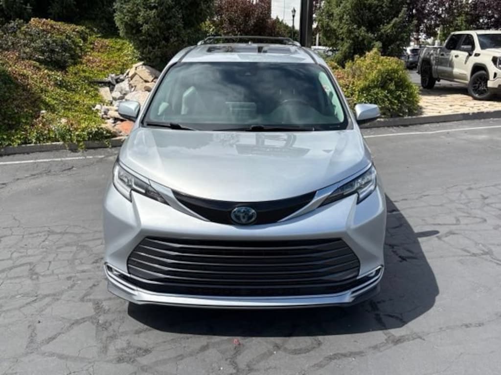 Used 2022 Toyota Sienna Limited Van Passenger Van