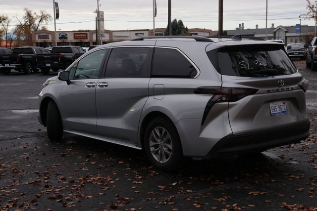 2024 Toyota Sienna XLE photo 4