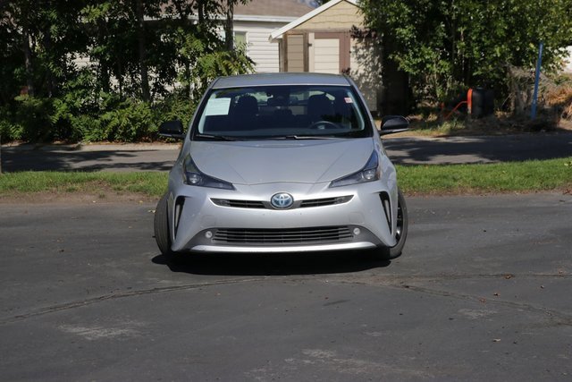 2022 Toyota Prius LE photo 2