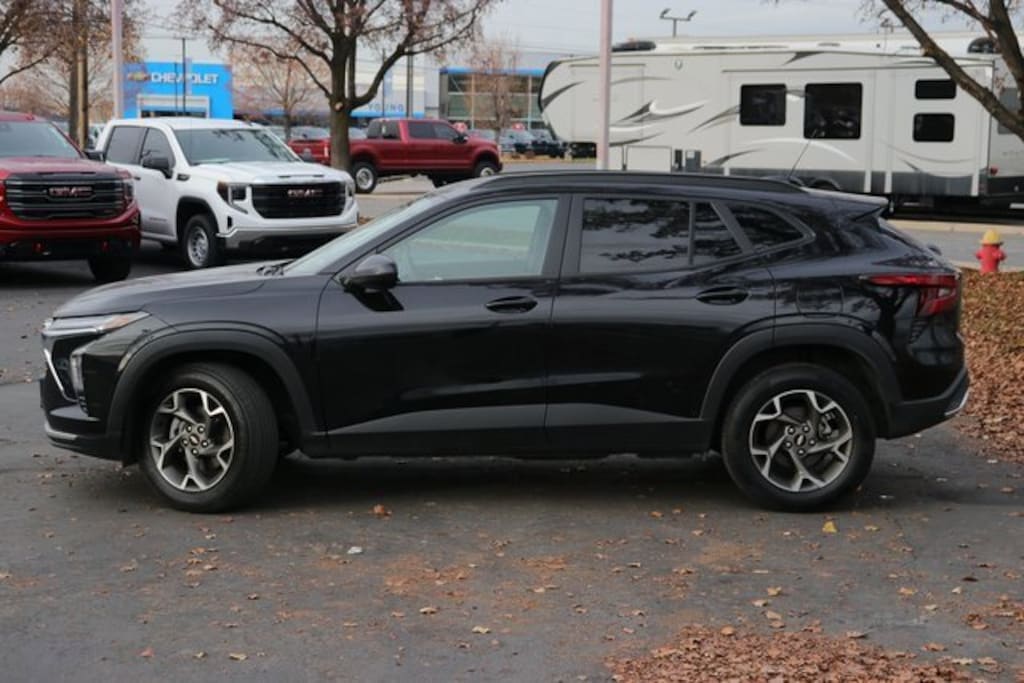 Used 2025 Chevrolet Trax LT SUV