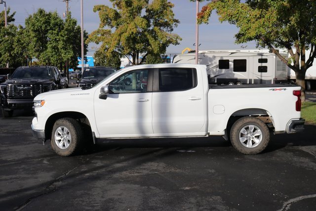 2022 Chevrolet Silverado 1500 LT photo 3