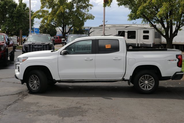2023 Chevrolet Colorado LT photo 2