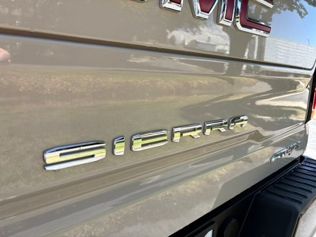 2026 GMC Sierra 1500 AT4X - Photo 8