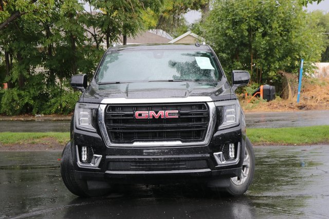 2022 Gmc Yukon SLE photo 2