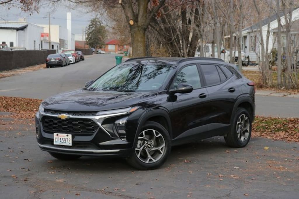 Used 2025 Chevrolet Trax LT SUV
