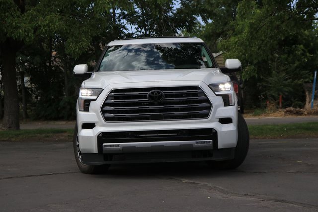 2024 Toyota Sequoia SR5 photo 2
