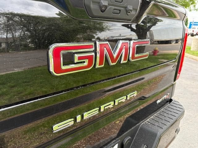 2026 GMC Sierra 1500 AT4 - Photo 7