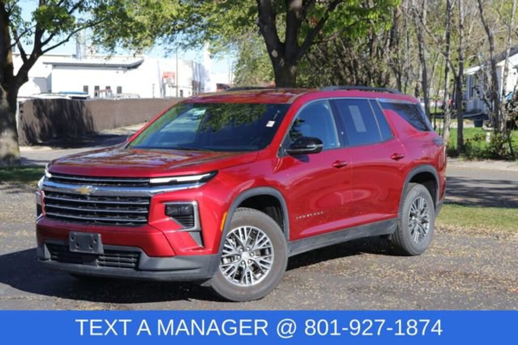 Used 2025 Chevrolet Traverse LT SUV
