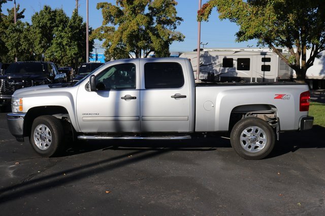 2014 Chevrolet Silverado 3500HD LT photo 3