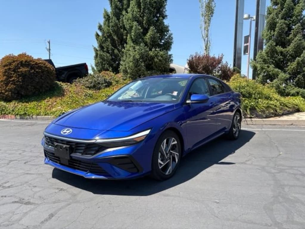 Used 2025 Hyundai Elantra SEL Convenience Sedan