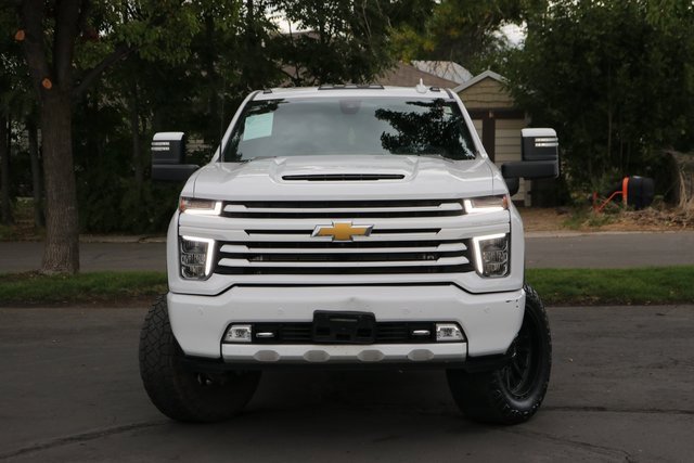 2023 Chevrolet Silverado 3500HD High Country photo 2