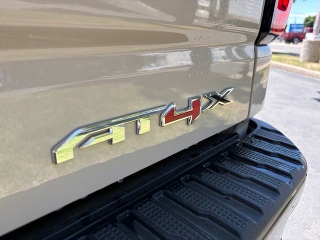 2026 GMC Sierra 1500 AT4X - Photo 9