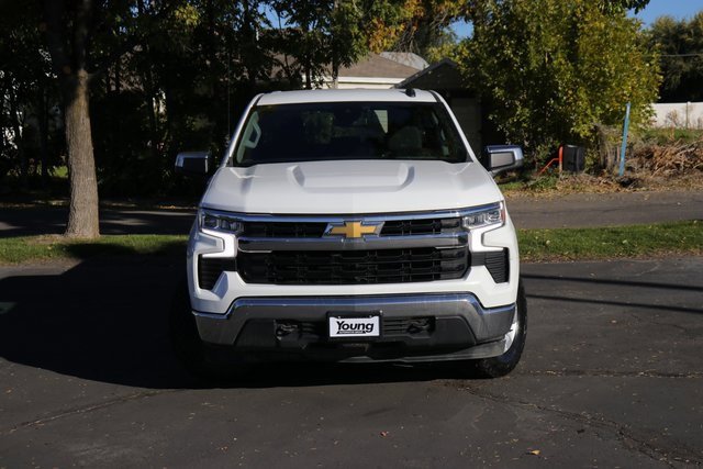 2022 Chevrolet Silverado 1500 LT photo 2