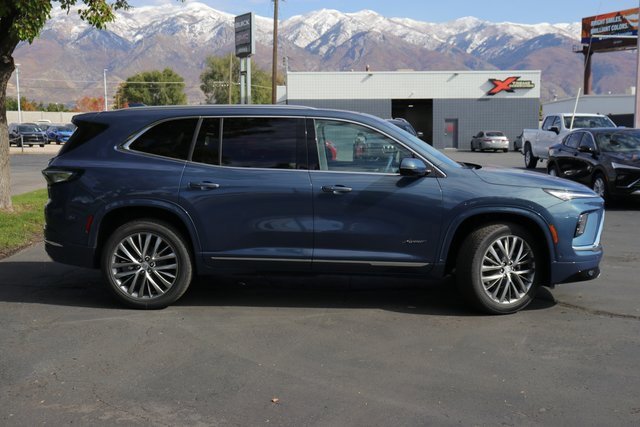 2026 Buick Enclave Avenir photo 2