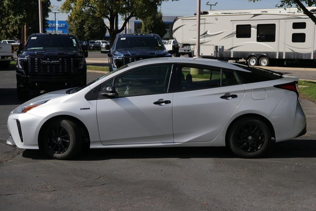 2022 Toyota Prius LE photo 3