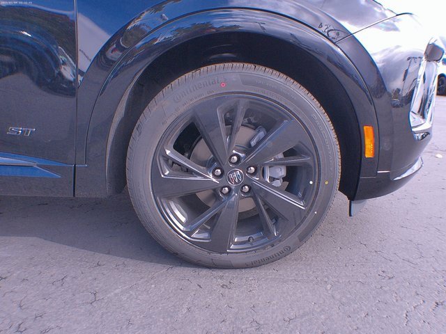 2025 Buick Envision Sport Touring photo 4