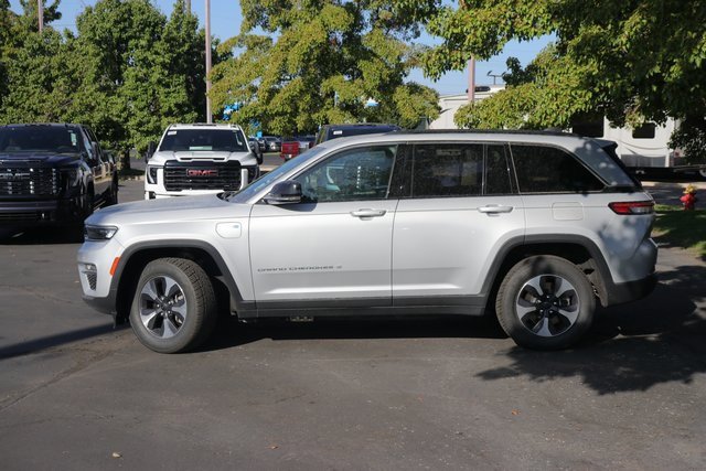 2024 Jeep Cherokee Limited 4xe photo 2