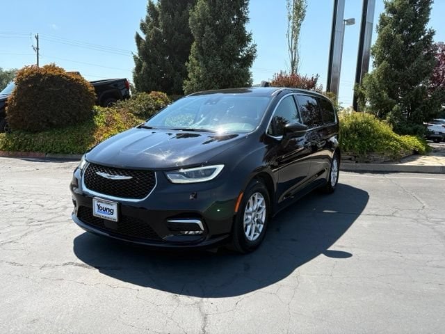 2024 Chrysler Pacifica Van Passenger Van 