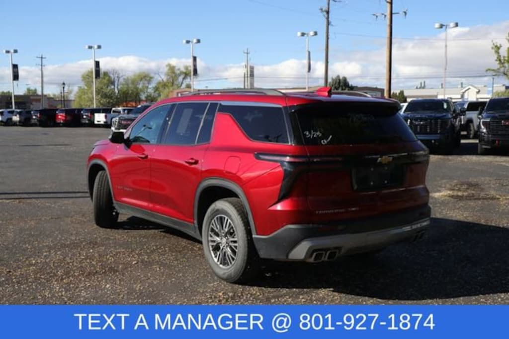 Used 2025 Chevrolet Traverse LT SUV