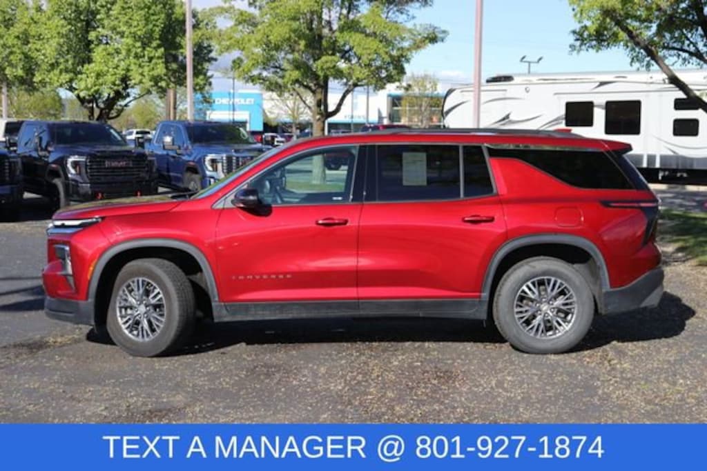 Used 2025 Chevrolet Traverse LT SUV