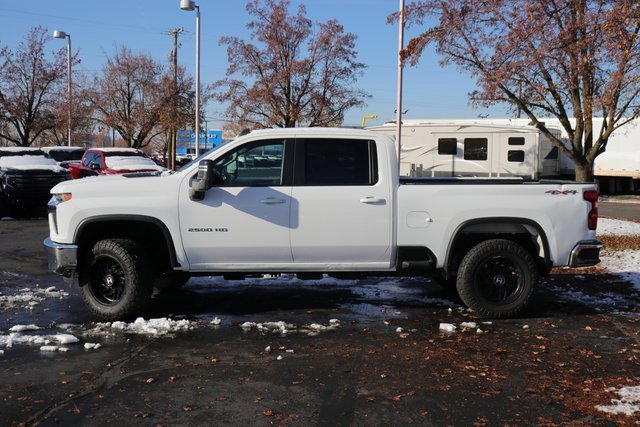 2022 Chevrolet Silverado 2500HD LT photo 3