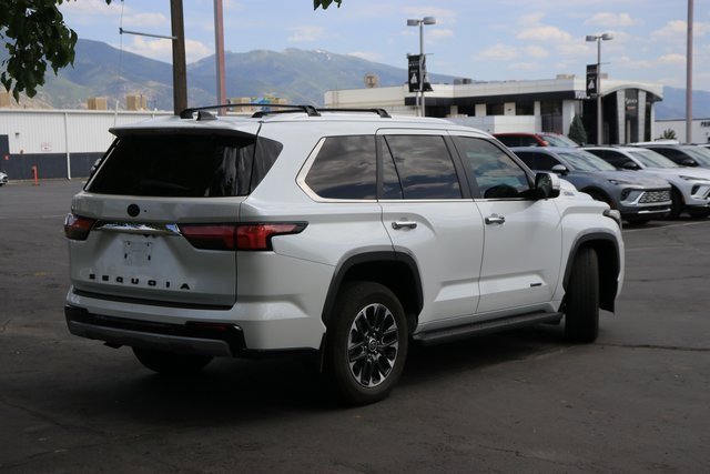 2024 Toyota Sequoia SR5 photo 4