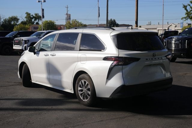 2024 Toyota Sienna XLE photo 4