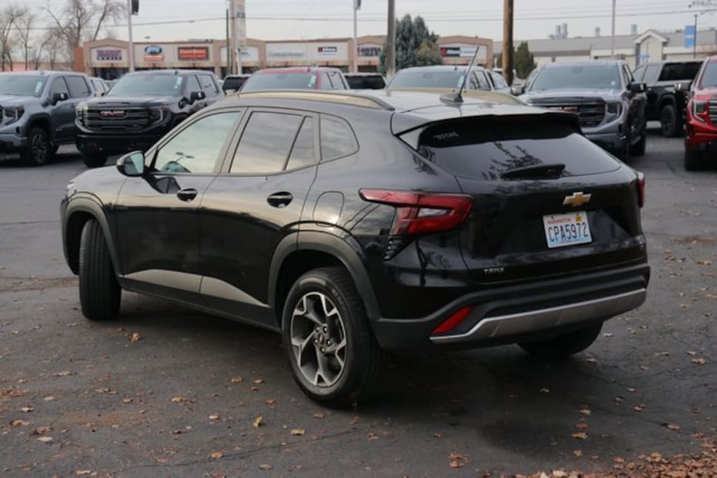 Used 2025 Chevrolet Trax LT SUV