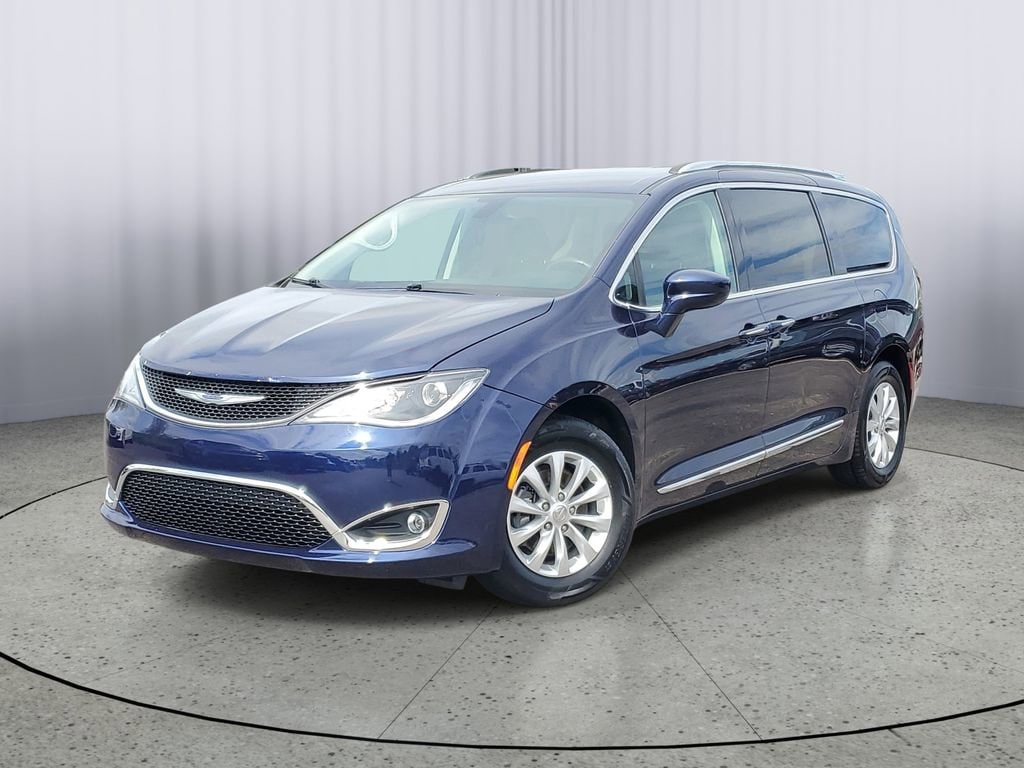 2019 Chrysler Pacifica Touring L's photo