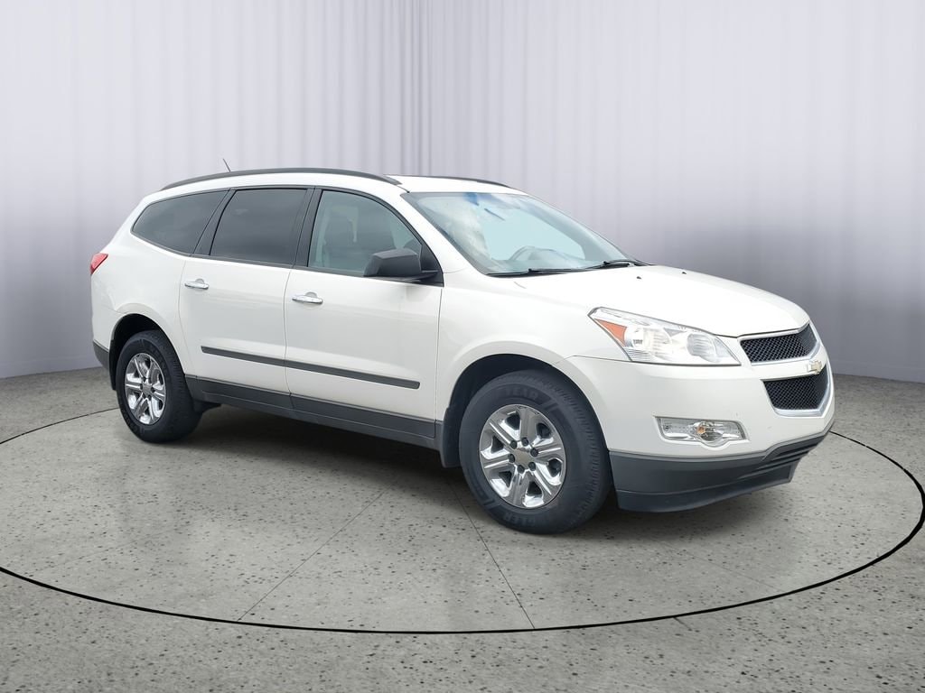 Used 2012 Chevrolet Traverse LS with VIN 1GNKVFED8CJ400287 for sale in Owosso, MI
