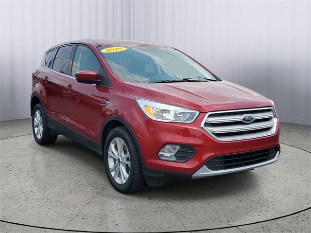 Used 2019 Ford Escape SE with VIN 1FMCU9GD9KUA53107 for sale in Owosso, MI