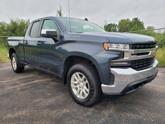 Used 2019 Chevrolet Silverado 1500 LT with VIN 1GCRYDED4KZ249144 for sale in Owosso, MI