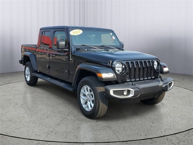 Used 2023 Jeep Gladiator Sport S with VIN 1C6HJTAG1PL532807 for sale in Owosso, MI