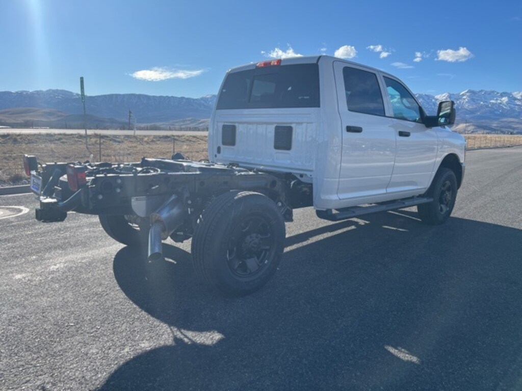 New 2026 Ram 2500 TRADESMAN CREW CAB 4X4 6'4 BOX Pickup
