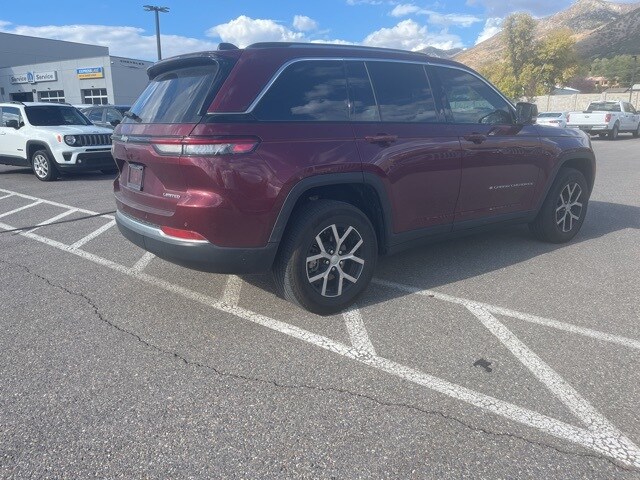 2023 Jeep Grand Cherokee Limited photo 2