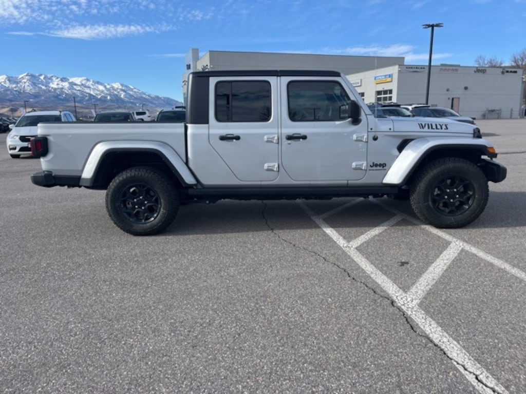 Used 2023 Jeep Gladiator Willys Truck