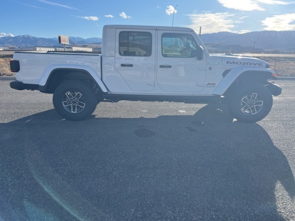 New 2026 Jeep Gladiator MOJAVE 4X4 Pickup
