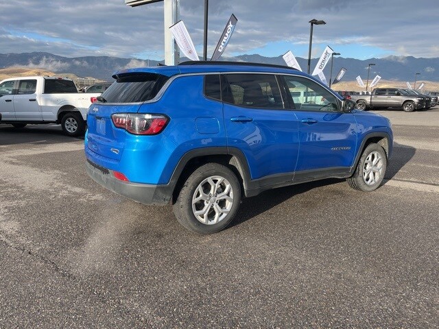 2024 Jeep Compass Latitude photo 3