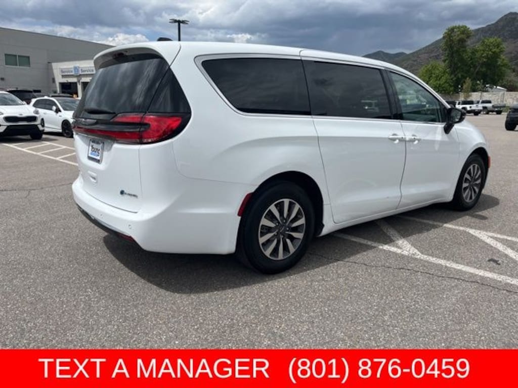 Used 2024 Chrysler Pacifica Hybrid Select Minivan/Van