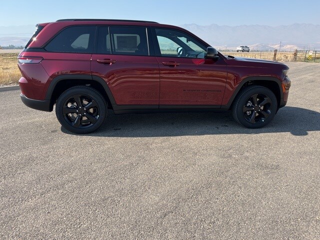 2025 Jeep Grand Cherokee Altitude X photo 2