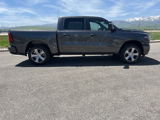 2025 Ram 1500 Tradesman photo 2