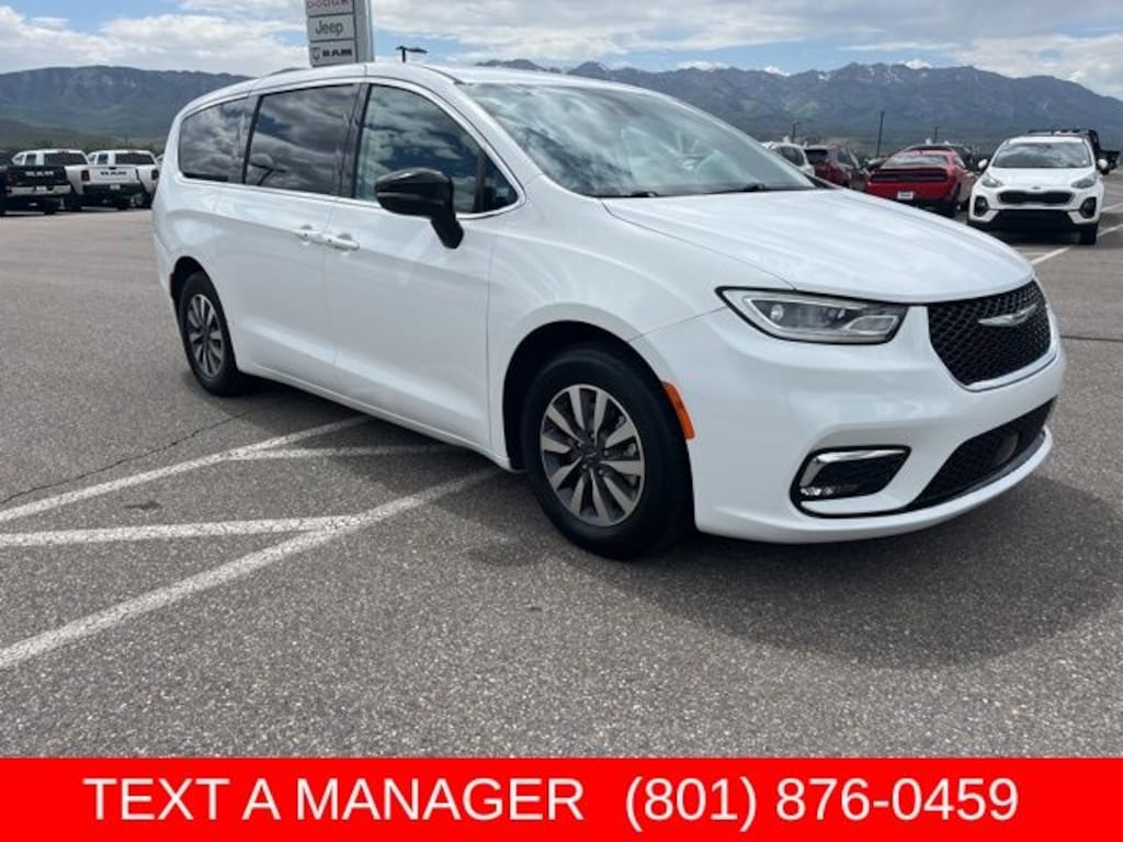 Used 2024 Chrysler Pacifica Hybrid Select Minivan/Van