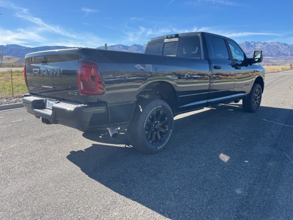 New 2026 Ram 2500 BIG HORN CREW CAB 4X4 8' BOX Pickup